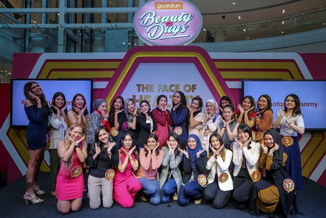 All 25 semi-finalists posing on stage