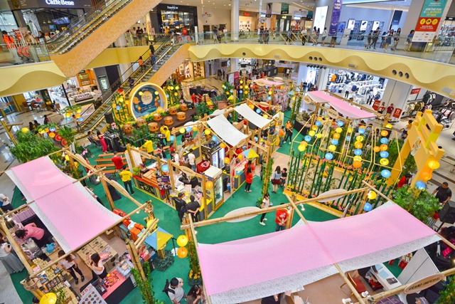 Head over to Sunway Velocity Mall to shop for mooncake from a wide selection of traditional baked mooncakes to snow skin mooncakes and even ice cream mooncakes in over 20 vendors.