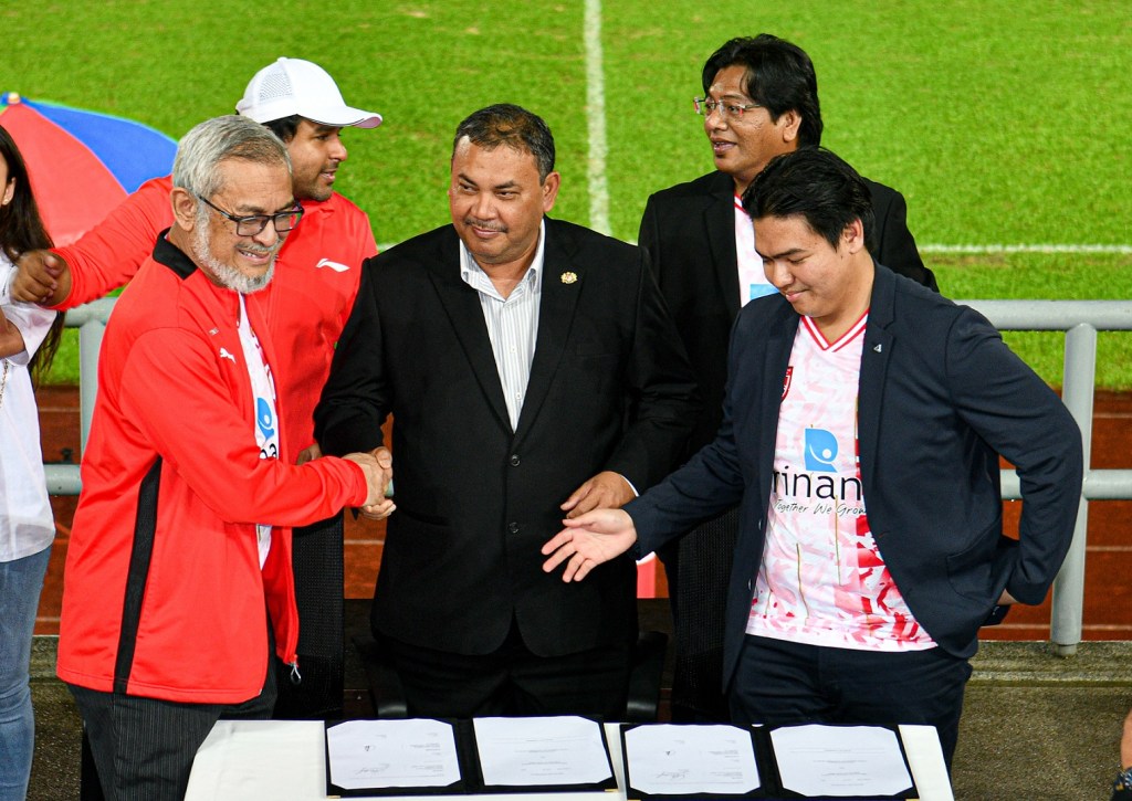 RINANI TANDATANGANI PERJANJIAN JUALAN SAHAM&nbsp;KLCFC