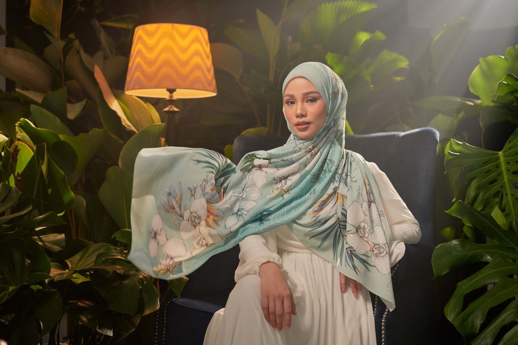 SPRITZER DAN TUDUNGPEOPLE HASILKAN SELENDANG DARIPADA BOTOL PLASTIK KITAR&nbsp;SEMULA