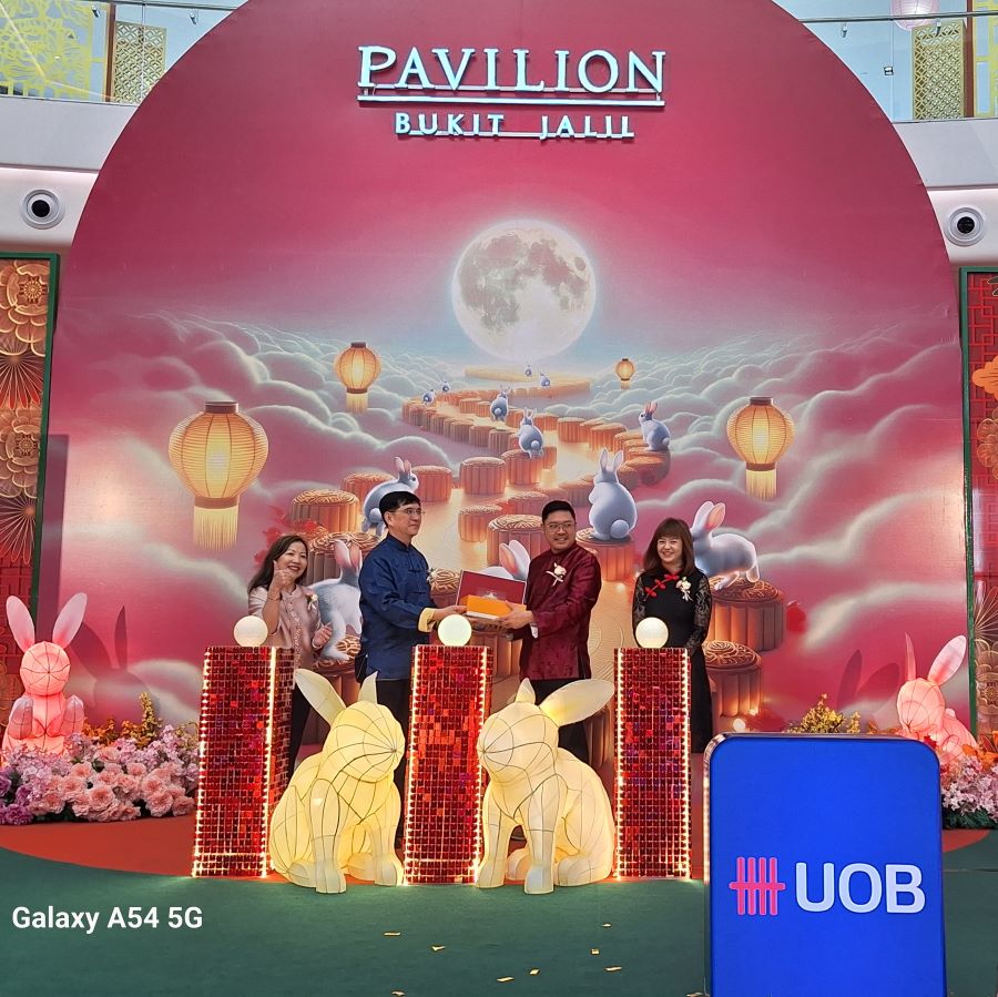 “THE MOONLIT TRAIL” OFFERS OVER 40 MOONCAKE BRANDS & VARIETY OF TREATS