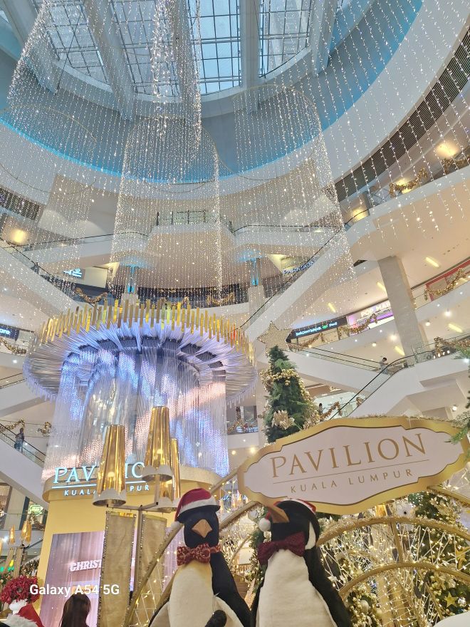 ‘CHRISTMAS CHORUS’ TRANSFORMED PAVILION KL INTO A CHRISTMAS MUSICAL CAROUSEL